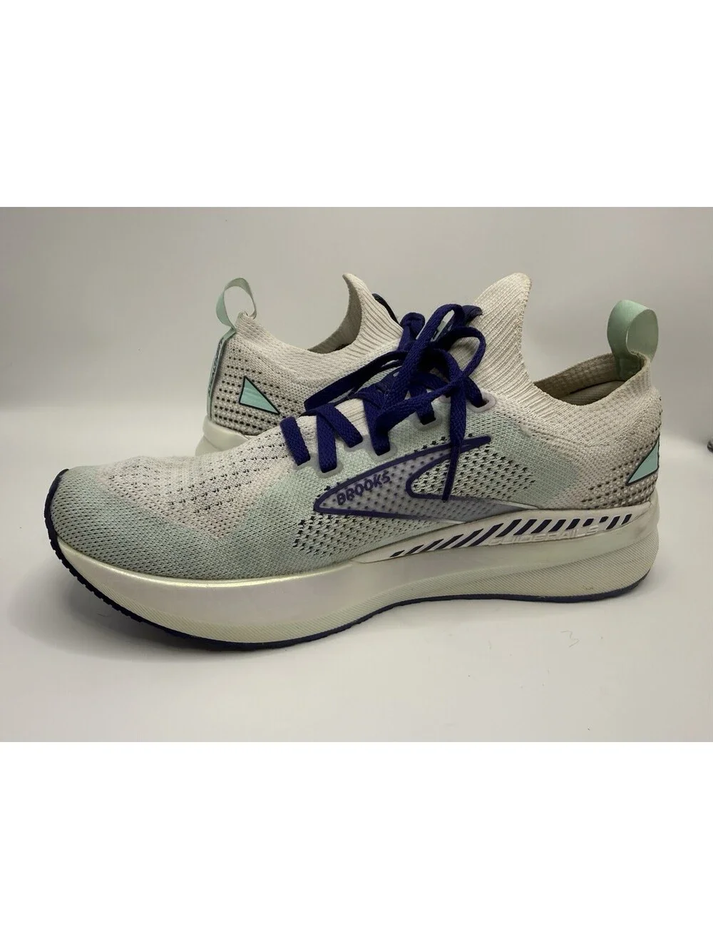 Brooks Women's Levitate SF GTS 5 1203601B127 White Running Shoes Sneakers Sz 7